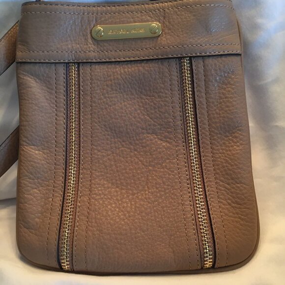 Michael Kors Moxley Crossbody Bag - Picture 2 of 7